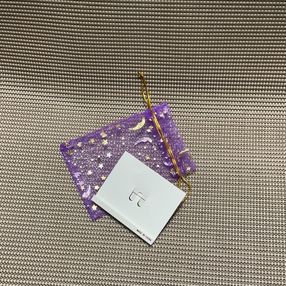 Red Apple Pin with Green Leaf Enamel Brooch - Picture 3 of 3